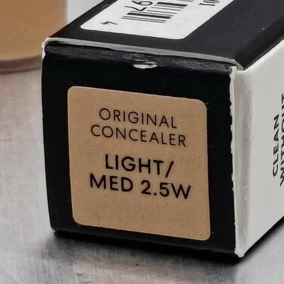 bareMinerals Original Liquid Mineral Concealer shade LIGHT/MED 2.5W - Picture 3 of 4